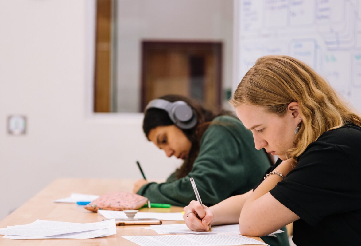 How to Start a Scholarship Essay About Yourself Effectively