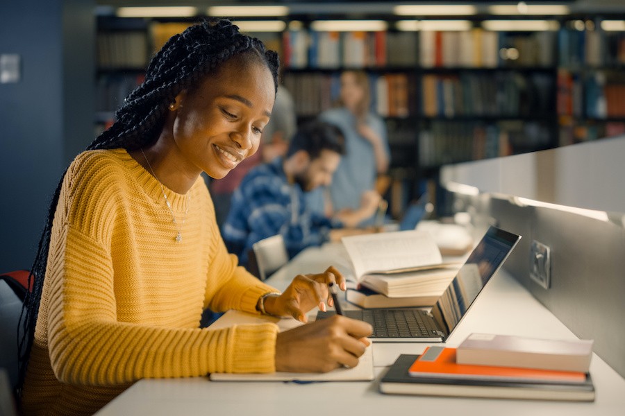How to Start a Scholarship Essay with a Powerful Introduction